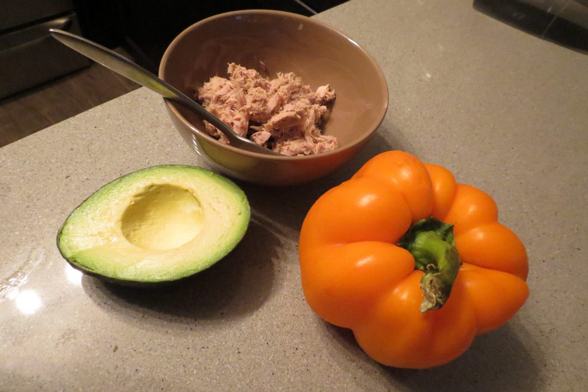 Quick Meal: Tuna & Avocado Stuffed Peppers